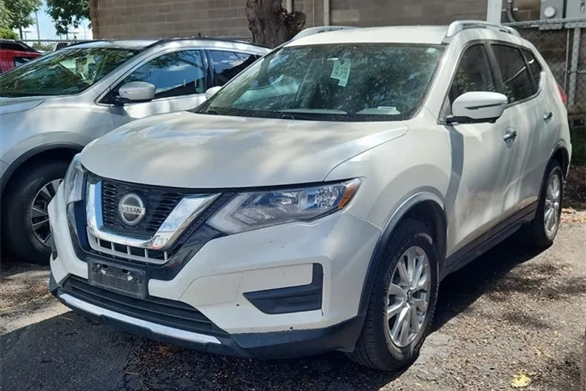 2018 Nissan Rogue SV photo 1