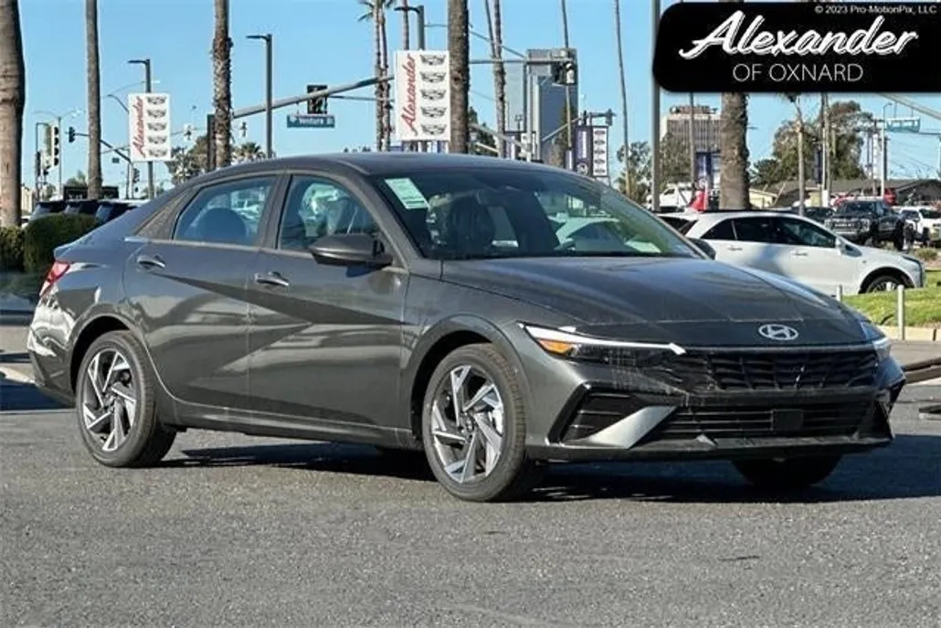 2025 Hyundai Elantra SEL Convenience photo 1