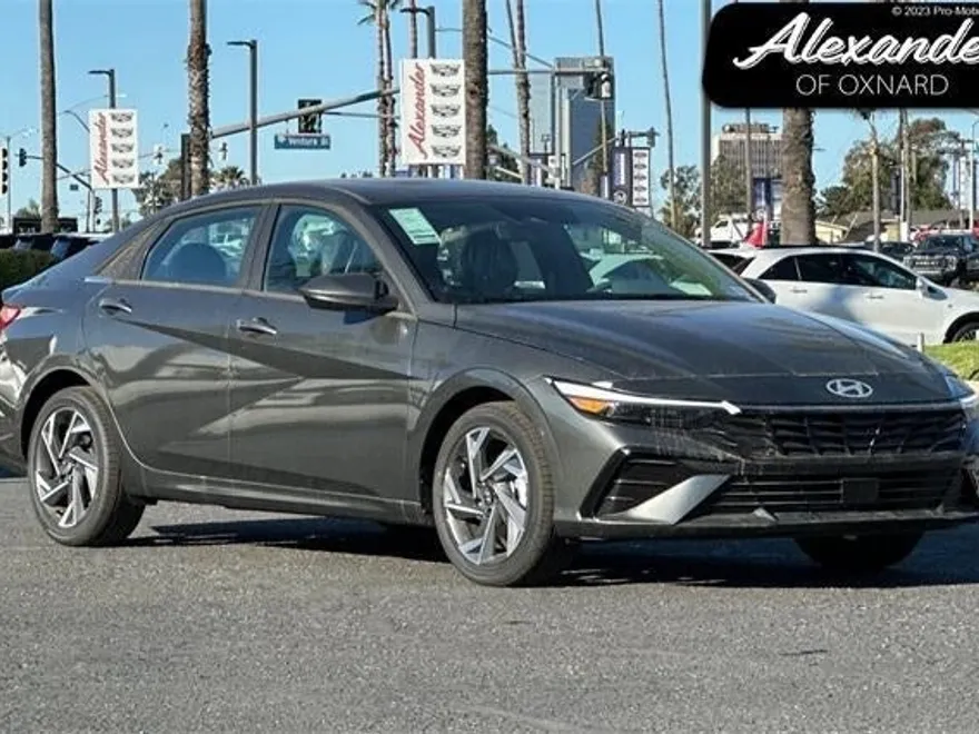 2025 Hyundai Elantra SEL Convenience photo 1