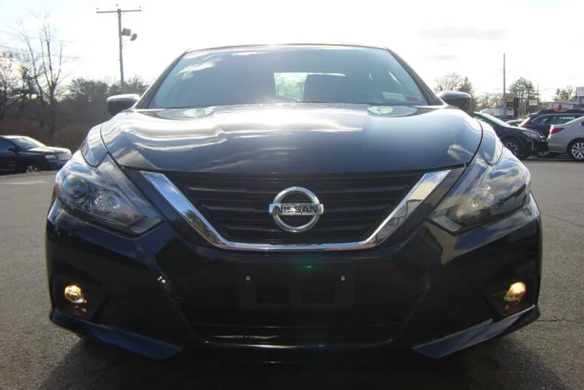 2018 Nissan Altima 2.5 SR photo 1