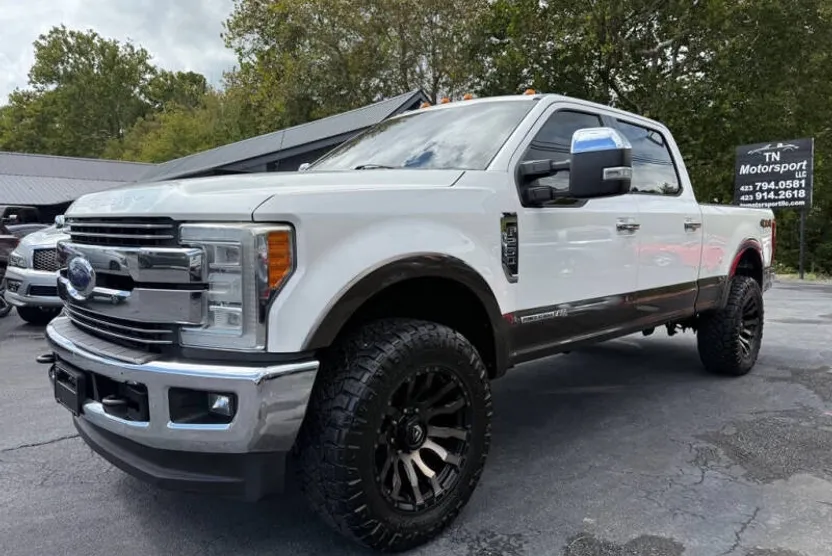 2017 Ford F-250 Lariat photo 1