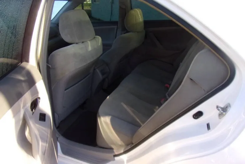 2009 Toyota Camry LE photo 1