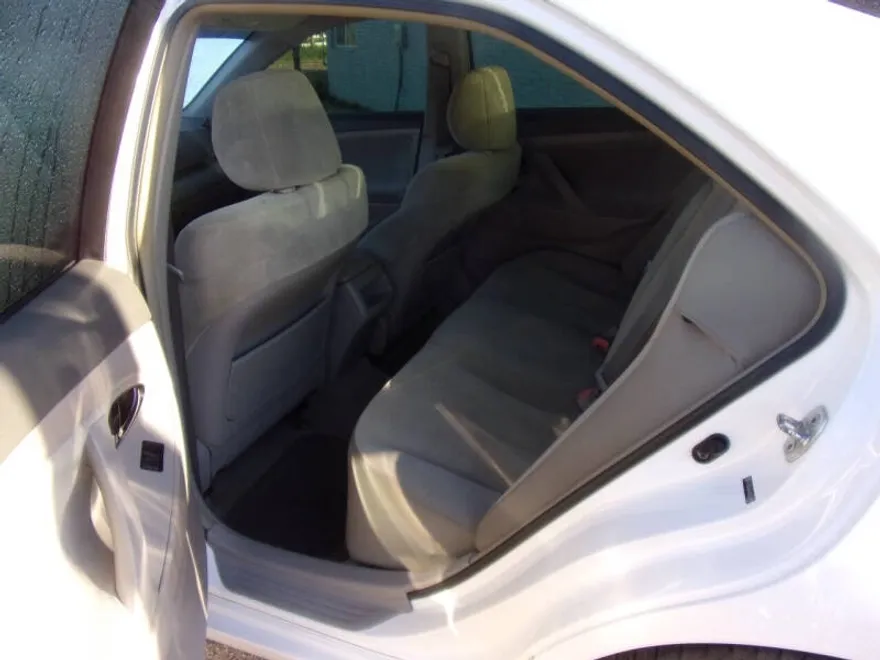2009 Toyota Camry LE photo 1