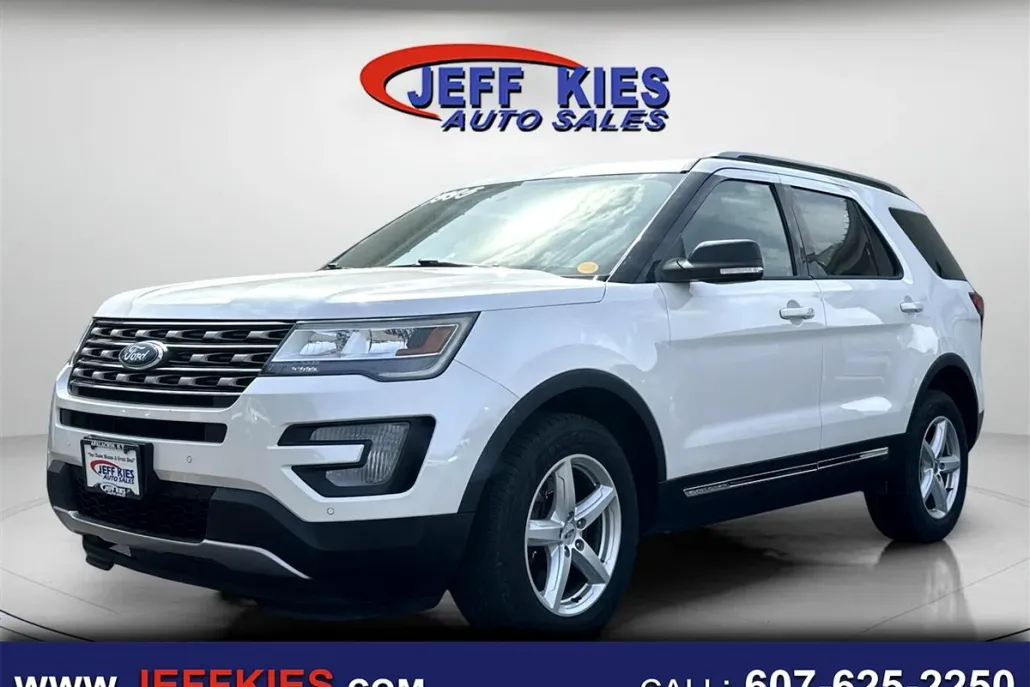 2017 Ford Explorer XLT photo 1