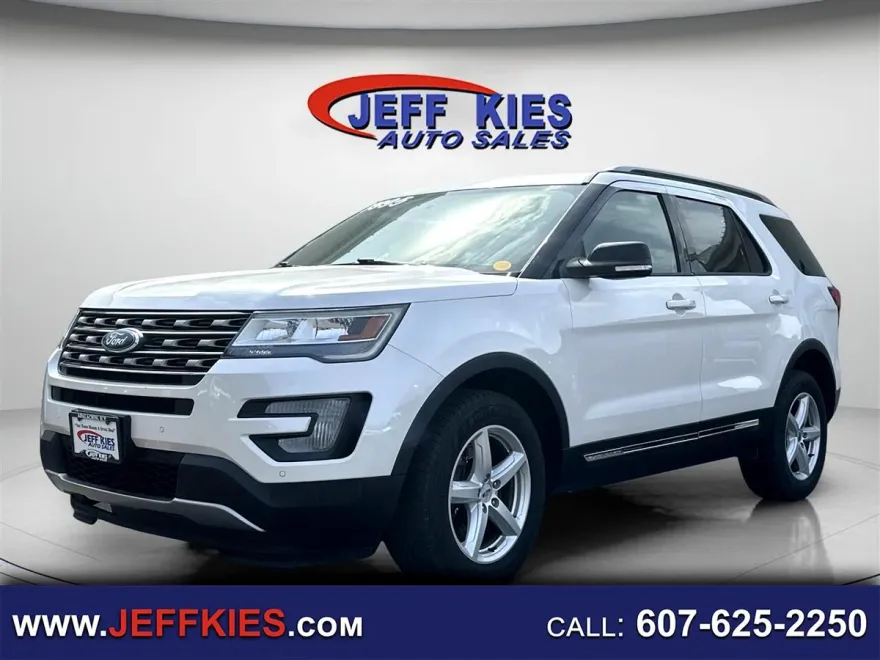 2017 Ford Explorer XLT photo 1