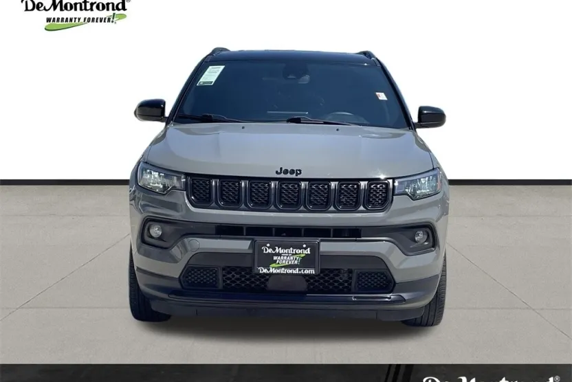 2024 Jeep Compass Latitude photo 1