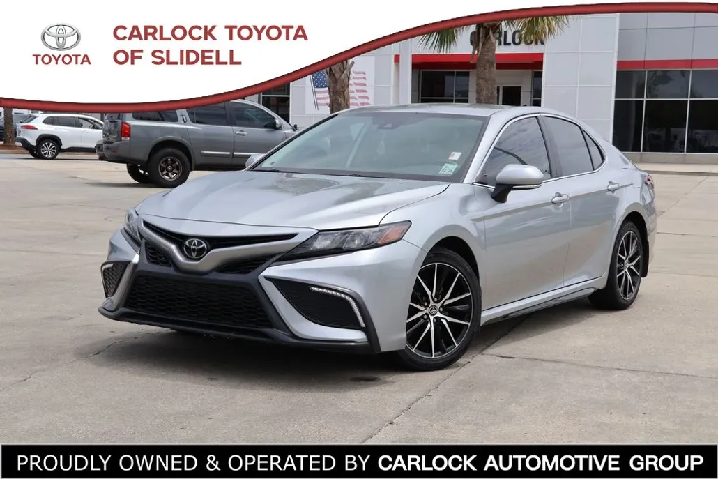 2022 Toyota Camry SE photo 1