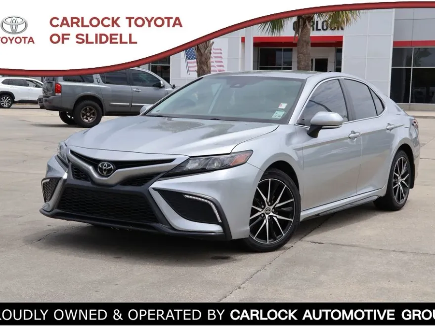 2022 Toyota Camry SE photo 1