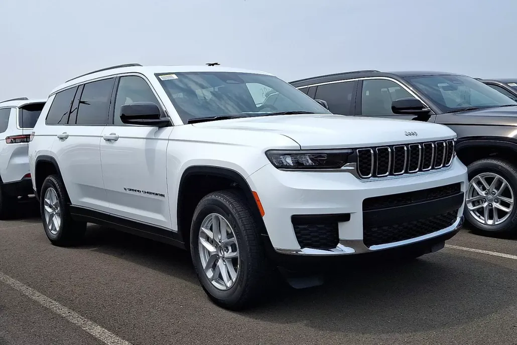 2025 Jeep Grand Cherokee Laredo photo 1