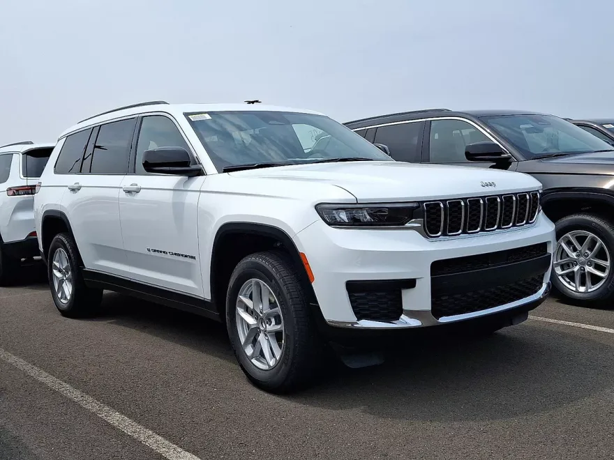 2025 Jeep Grand Cherokee Laredo photo 1