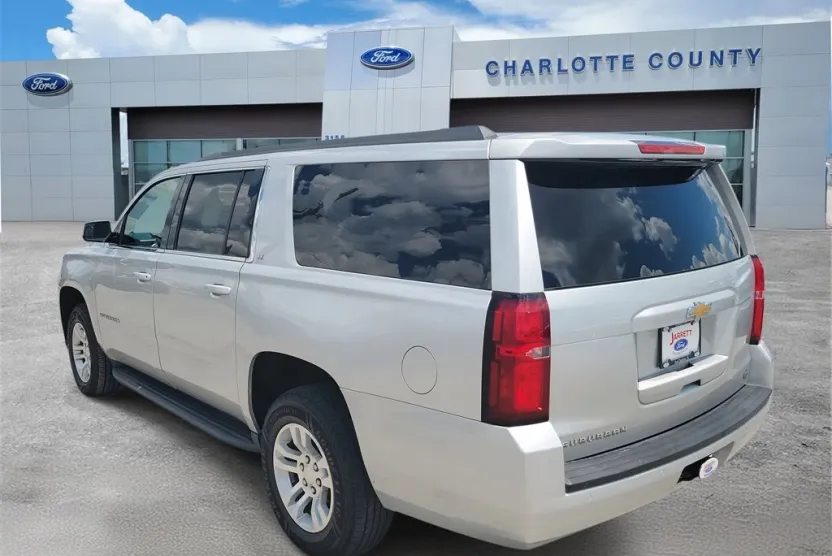 2020 Chevrolet Suburban LT photo 1
