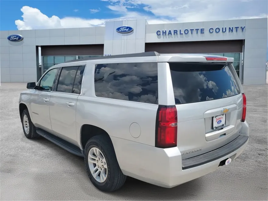 2020 Chevrolet Suburban LT photo 1