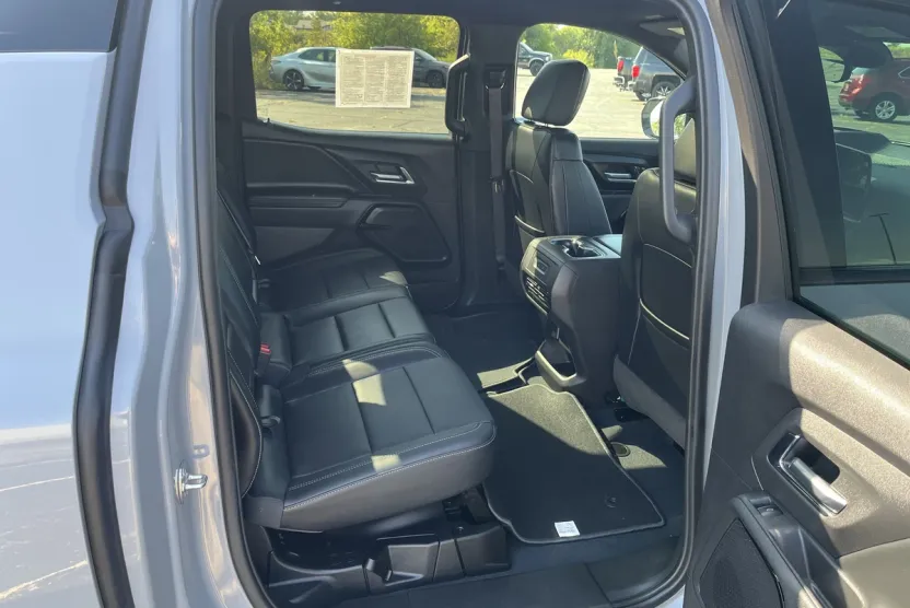 2025 Chevrolet Silverado EV LT photo 1