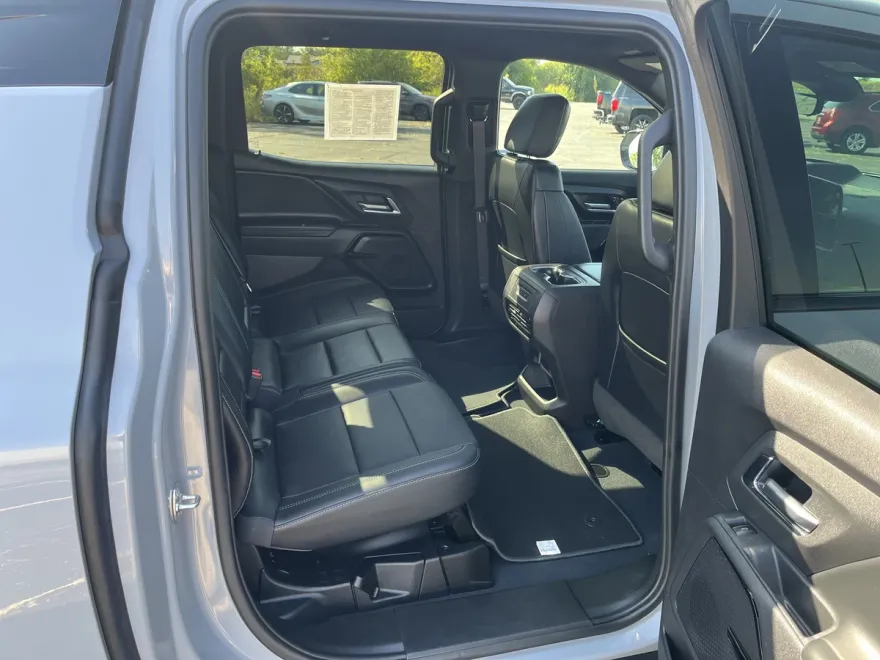 2025 Chevrolet Silverado EV LT photo 1