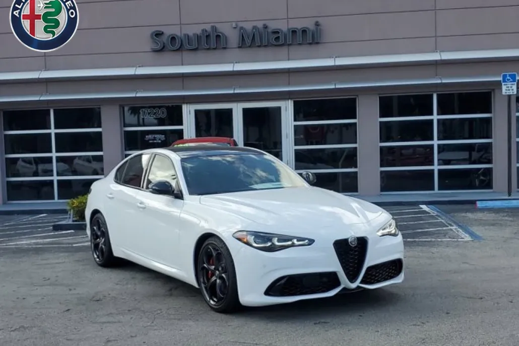 2025 Alfa Romeo Giulia photo 1