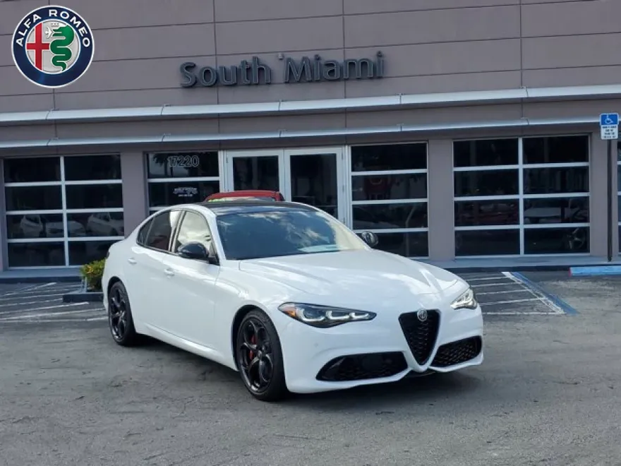 2025 Alfa Romeo Giulia photo 1