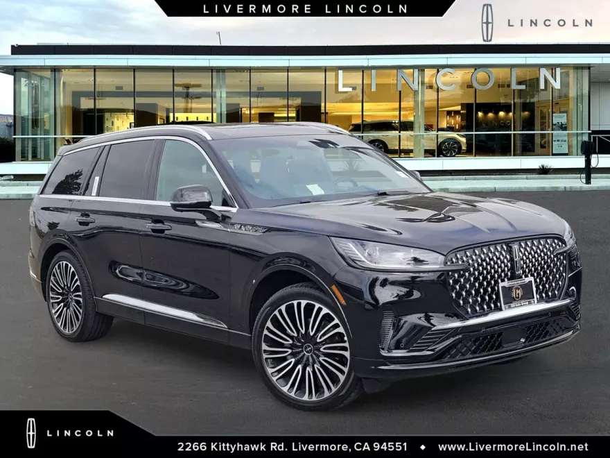 2025 Lincoln Aviator Black Label photo 1