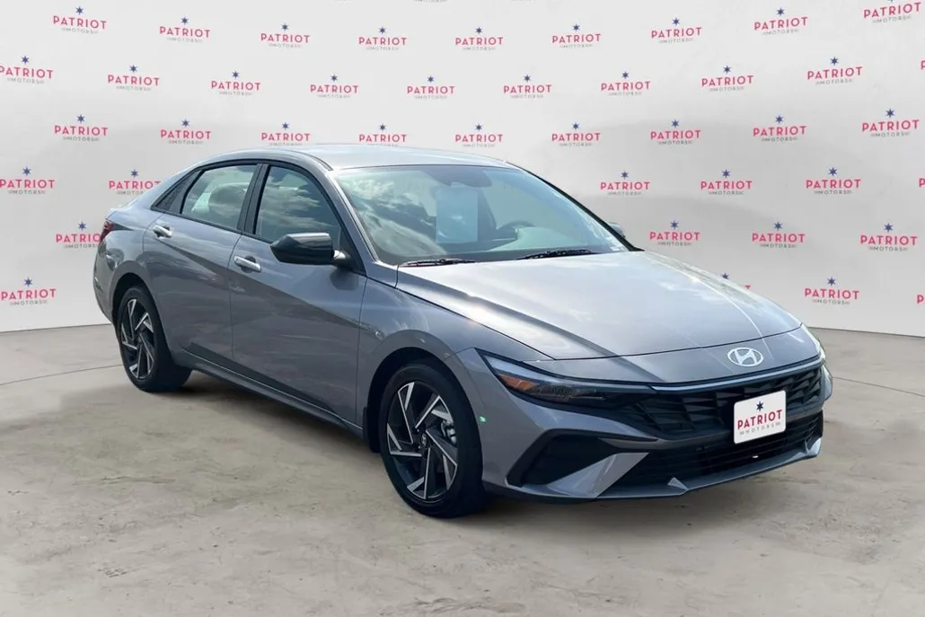 2025 Hyundai Elantra SEL Sport photo 1