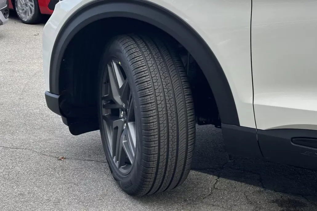 2025 Ford Explorer ST-Line photo 1