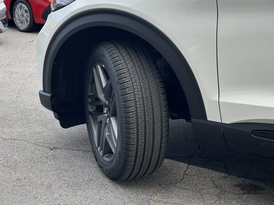 2025 Ford Explorer ST-Line photo 1