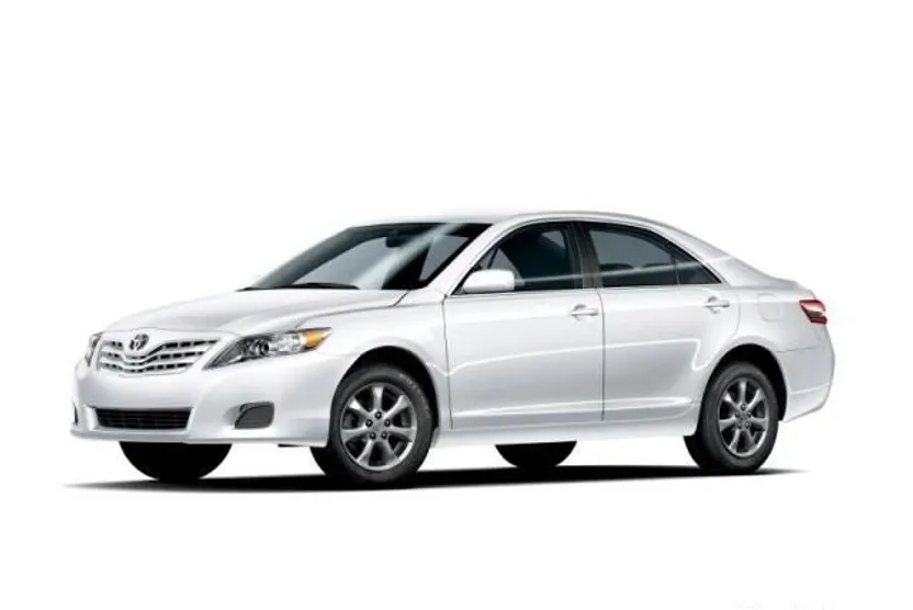 2011 Toyota Camry LE photo 1
