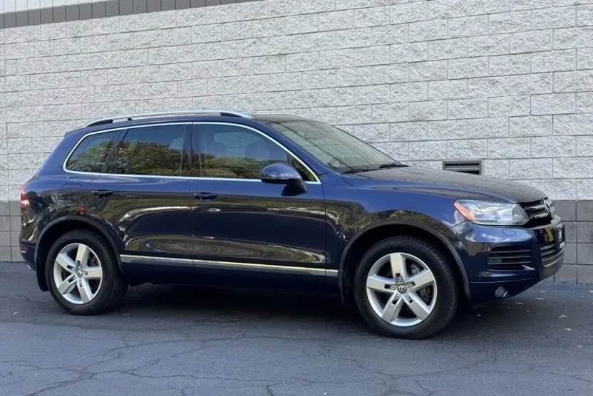 2012 Volkswagen Touareg Lux photo 1