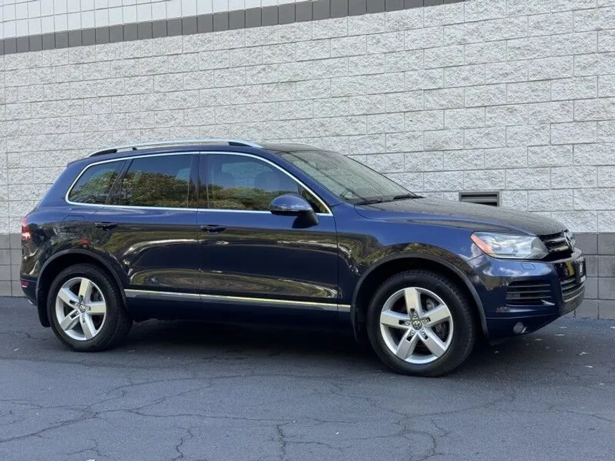 2012 Volkswagen Touareg Lux photo 1