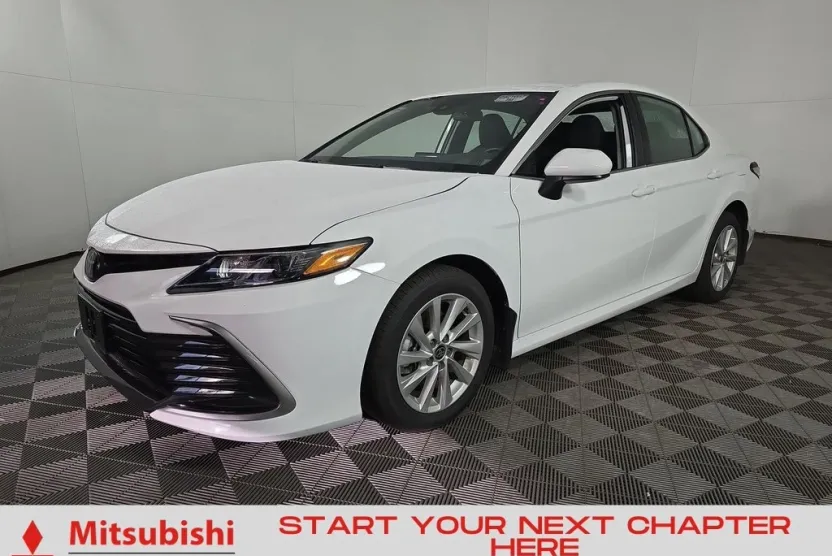 2024 Toyota Camry LE photo 1
