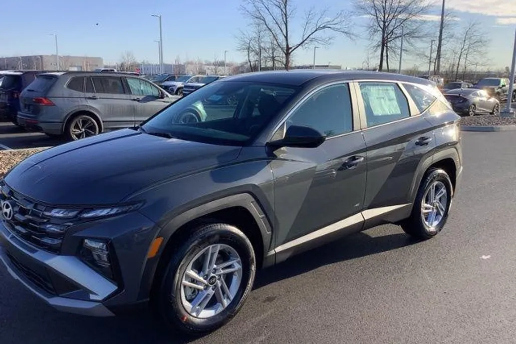 2025 Hyundai Tucson SE photo 1