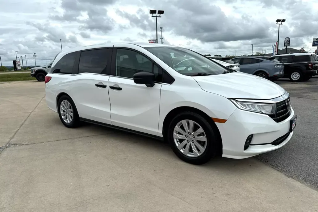 2021 Honda Odyssey LX photo 1