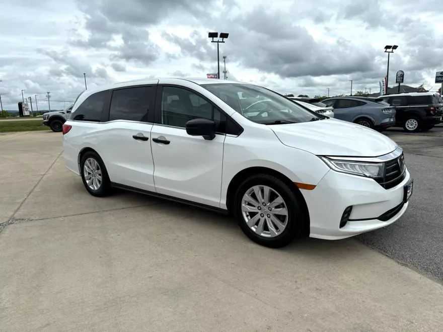 2021 Honda Odyssey LX photo 1