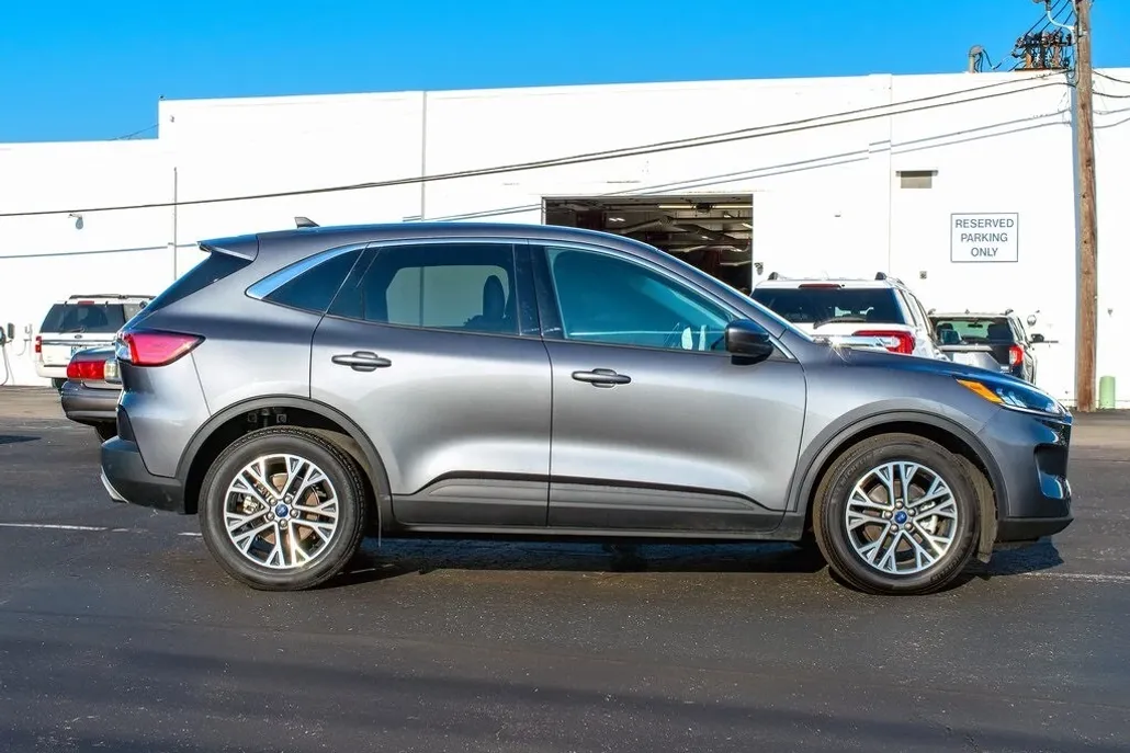2022 Ford Escape Hybrid SEL photo 1