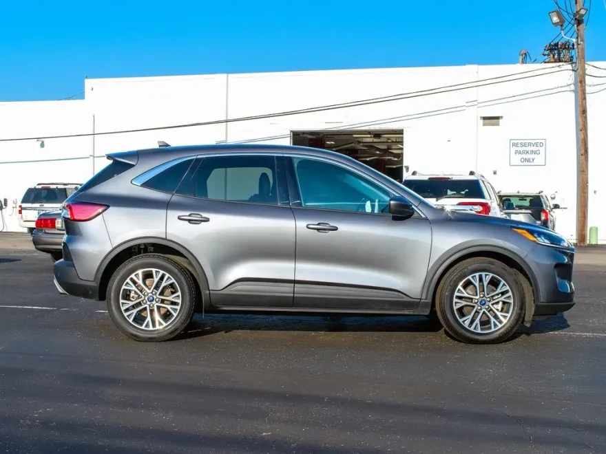 2022 Ford Escape Hybrid SEL photo 1