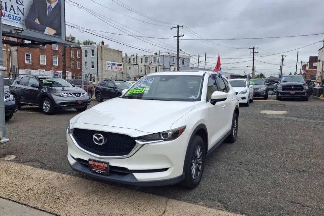 2017 Mazda CX-5 Touring photo 1
