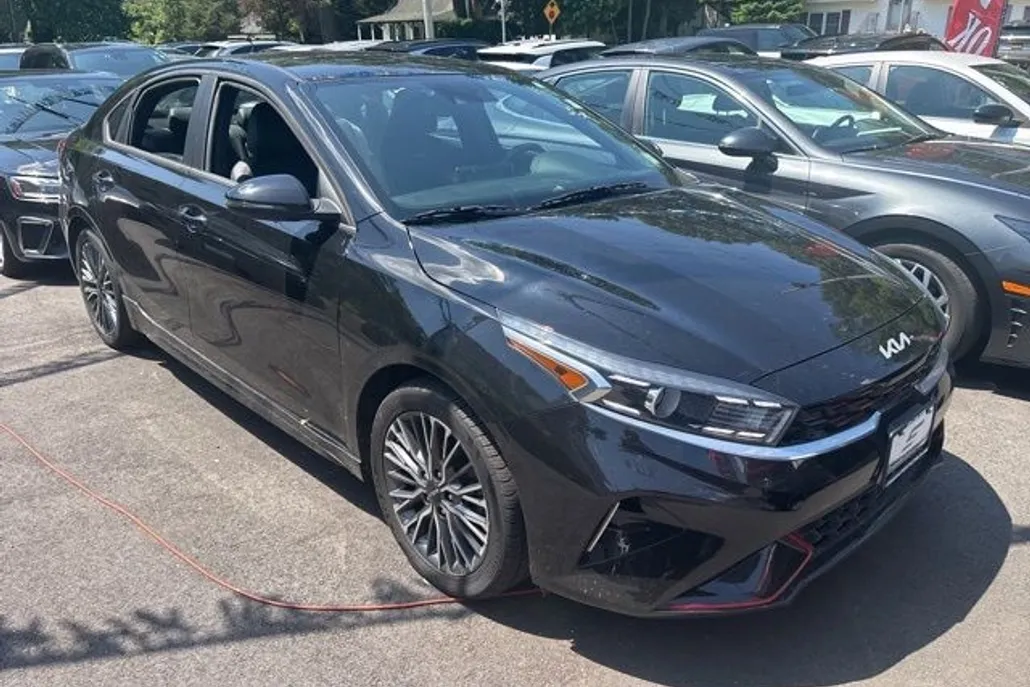 2022 Kia Forte GT-Line photo 1