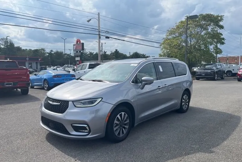 2021 Chrysler Pacifica Touring L photo 1