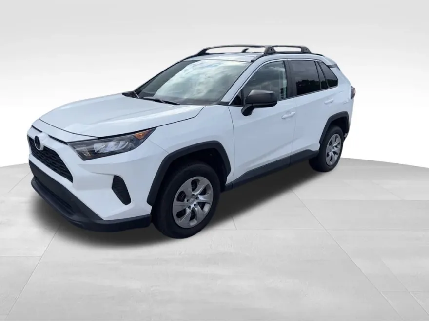 2019 Toyota RAV4 LE photo 1