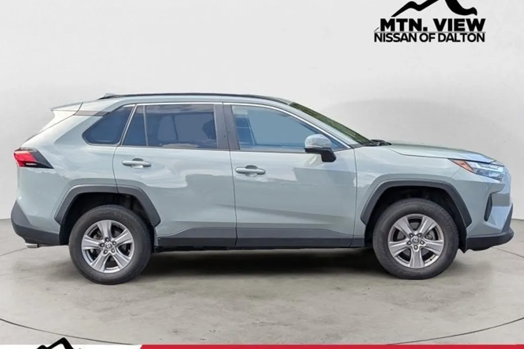 2023 Toyota RAV4 XLE photo 1