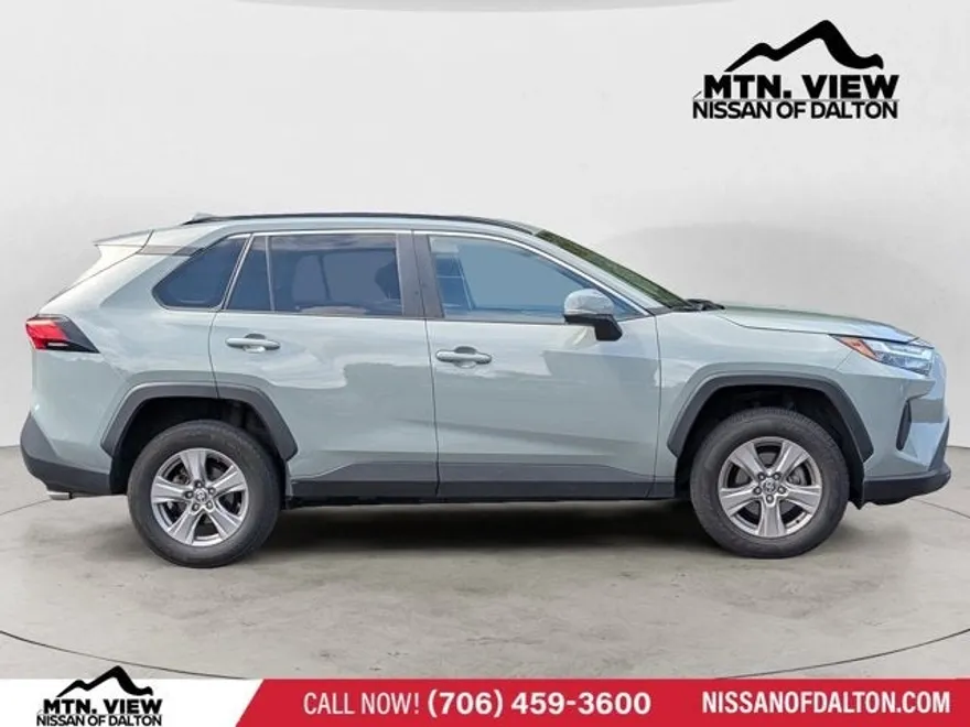 2023 Toyota RAV4 XLE photo 1