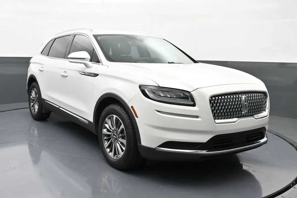 2022 Lincoln Nautilus Standard photo 1