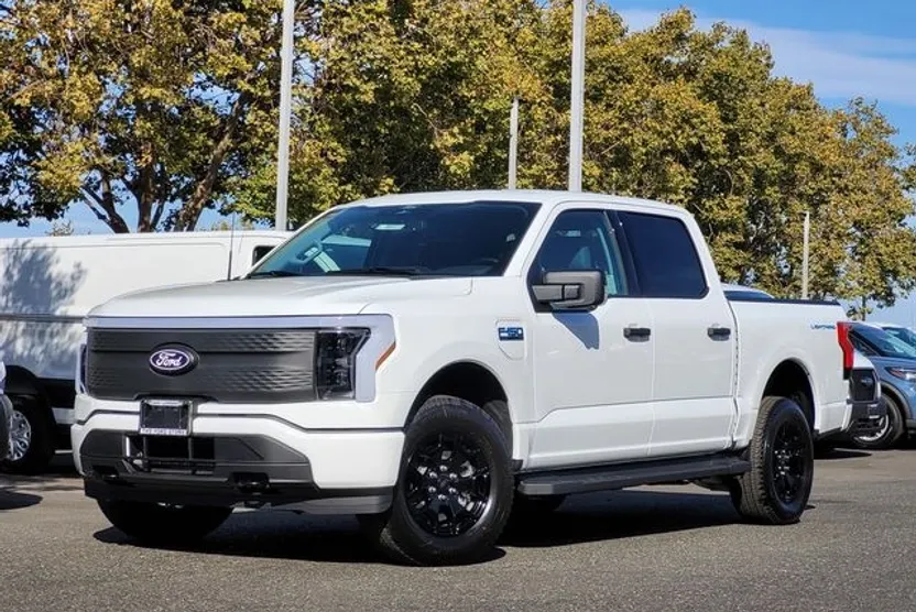 2025 Ford F-150 Lightning XLT photo 1