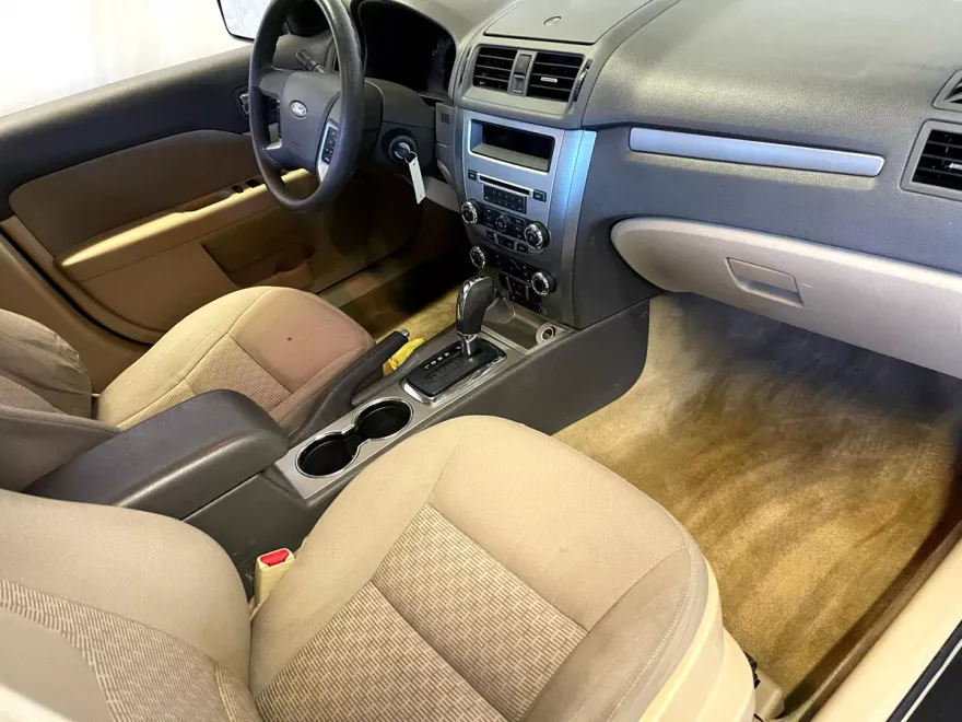2010 Ford Fusion SE photo 12