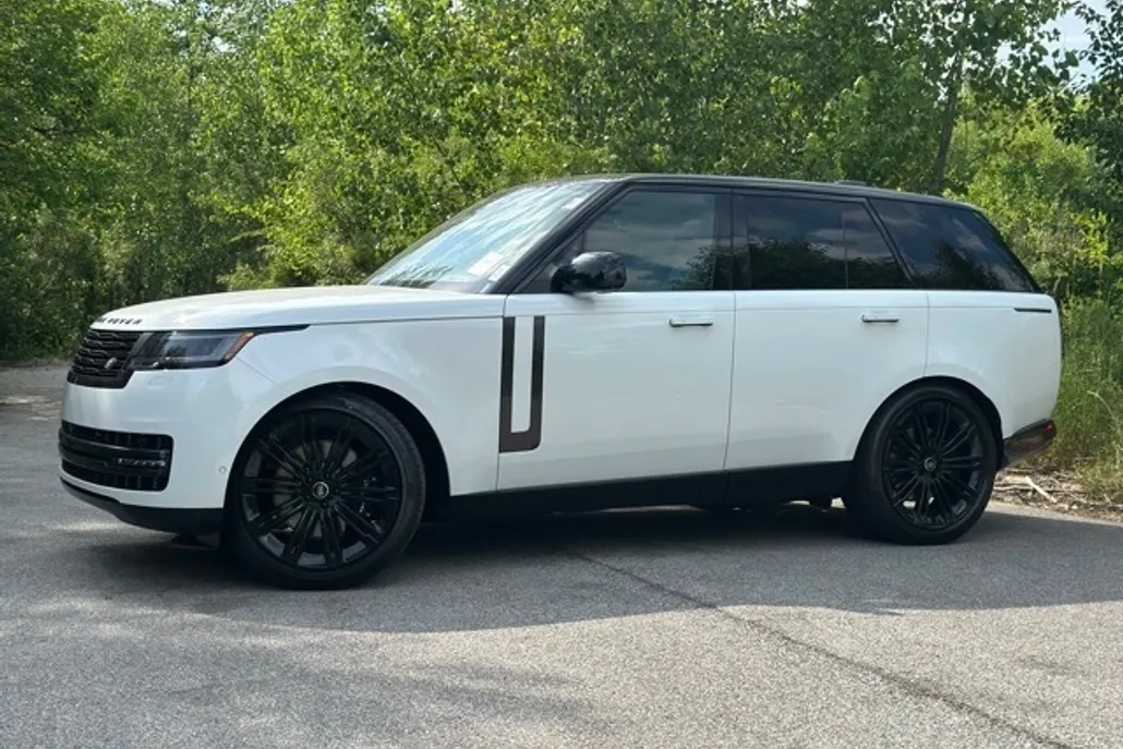 2025 Land Rover Range Rover SE photo 1
