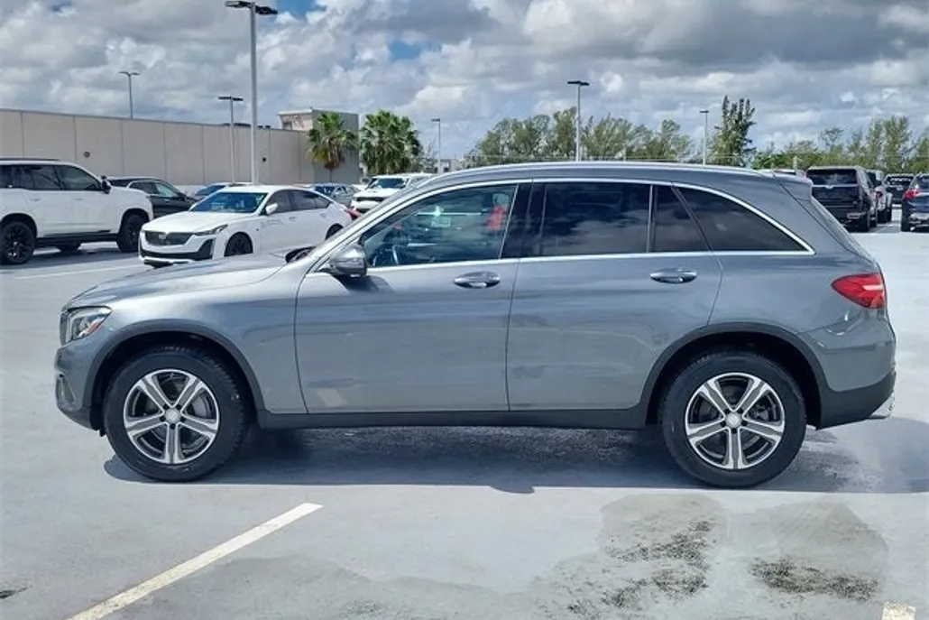 2017 Mercedes Benz GLC 300 photo 1