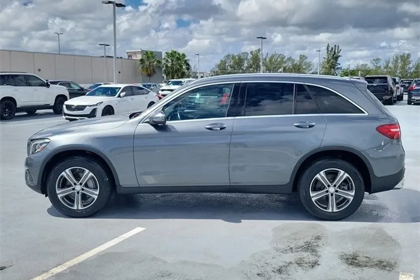 2017 Mercedes Benz GLC 300 photo 1