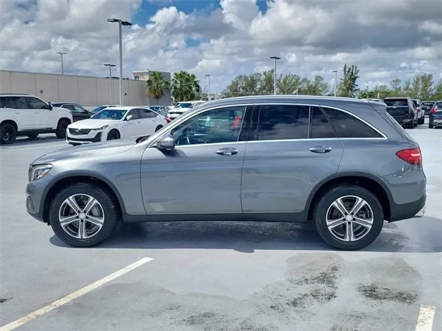 2017 Mercedes Benz GLC 300 photo 1