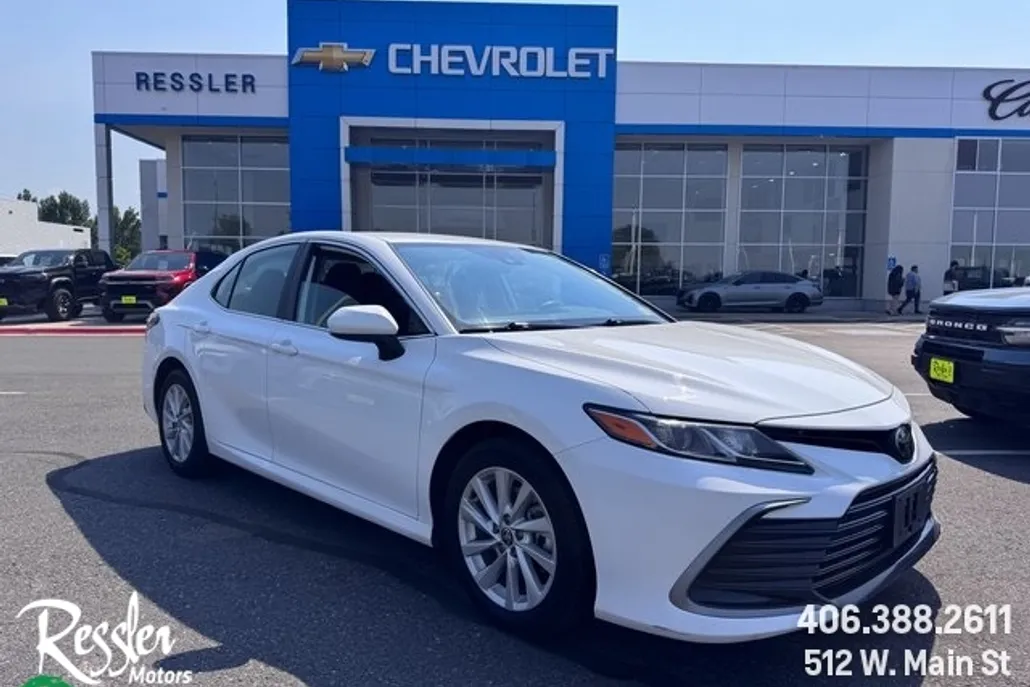 2022 Toyota Camry LE photo 1
