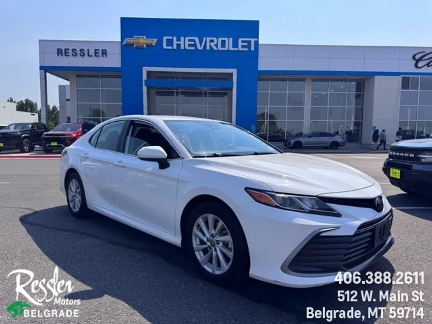 2022 Toyota Camry LE photo 1
