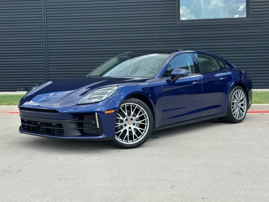 2025 Porsche Panamera 4 photo 1