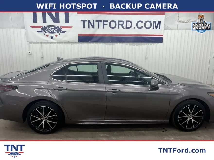 2024 Toyota Camry SE photo 1